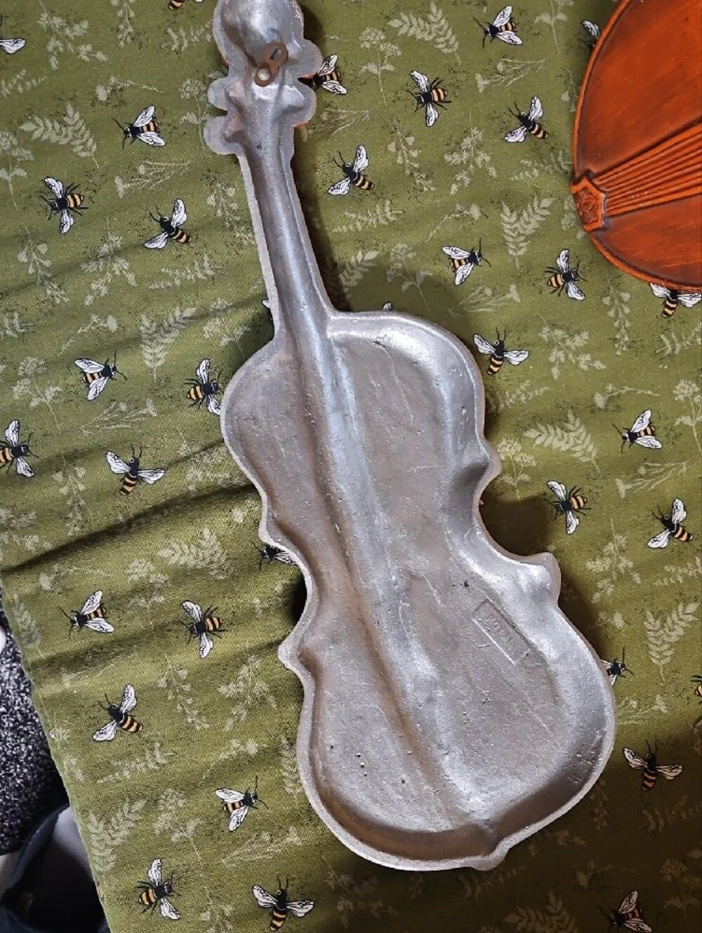 Vintage MCM Royal Cast Metal Violin & Mandolin Wall Art Plaques 2pc Set